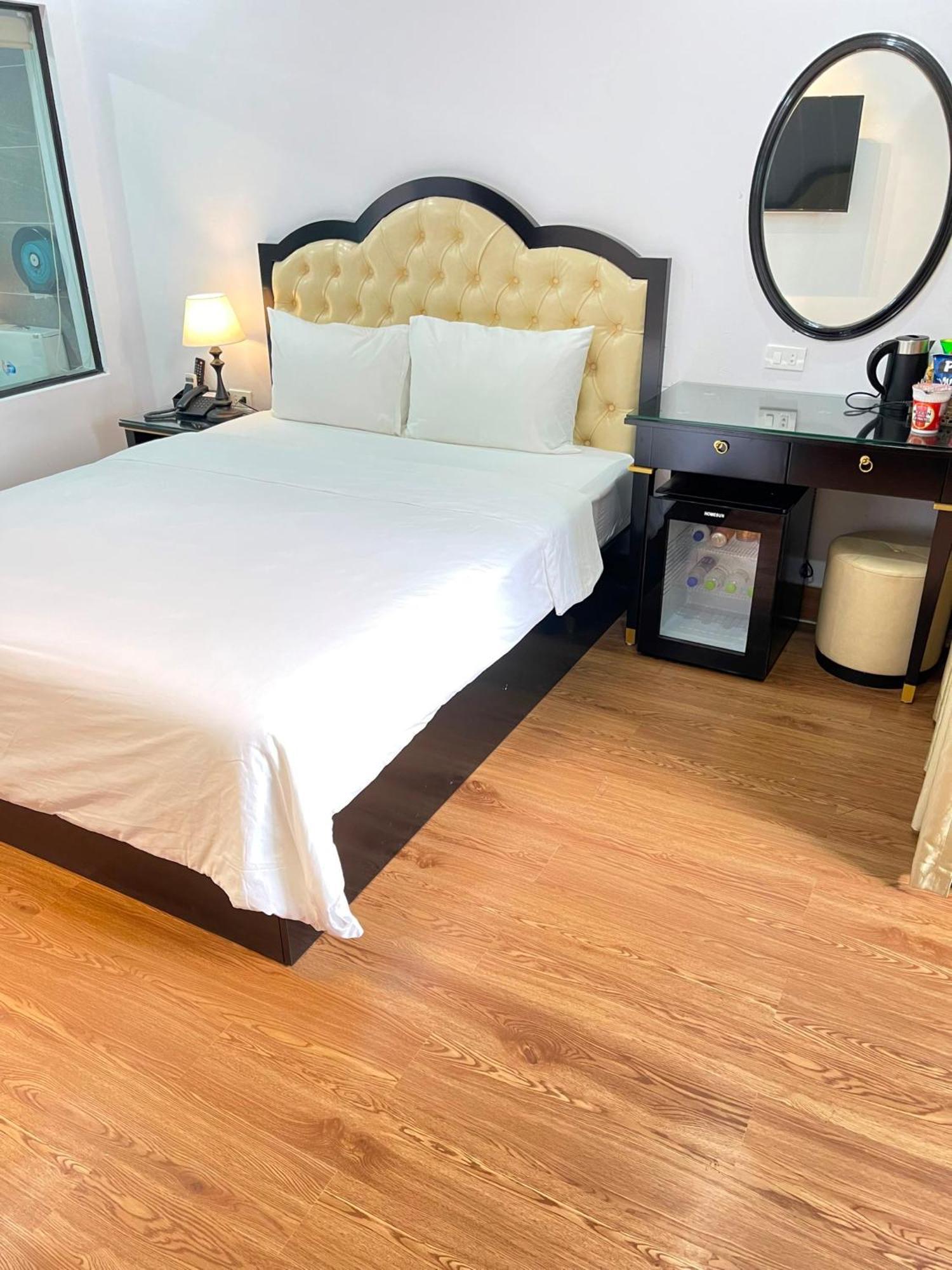 Nhat Tan Hotel Ханой Екстериор снимка