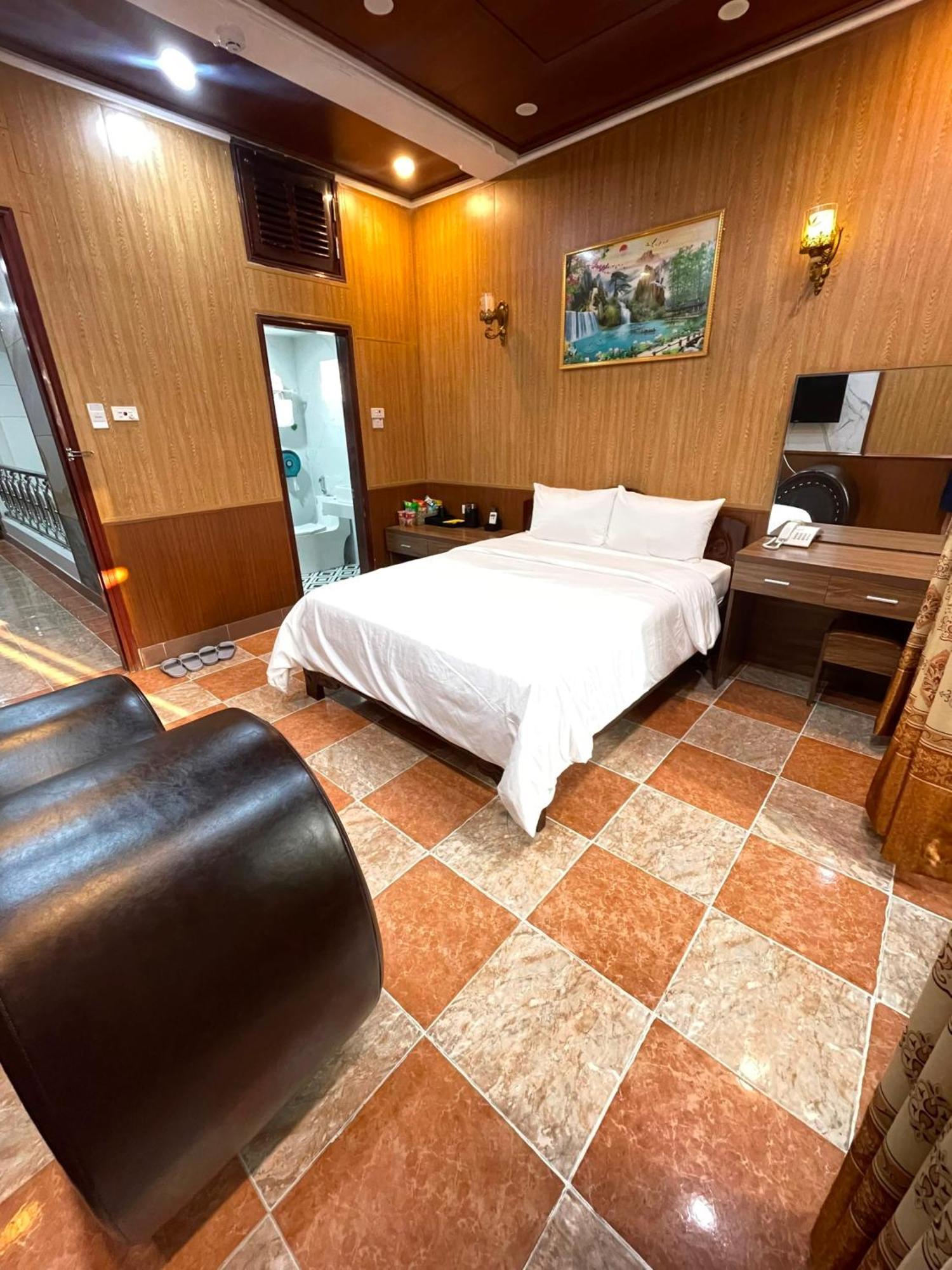 Nhat Tan Hotel Ханой Екстериор снимка