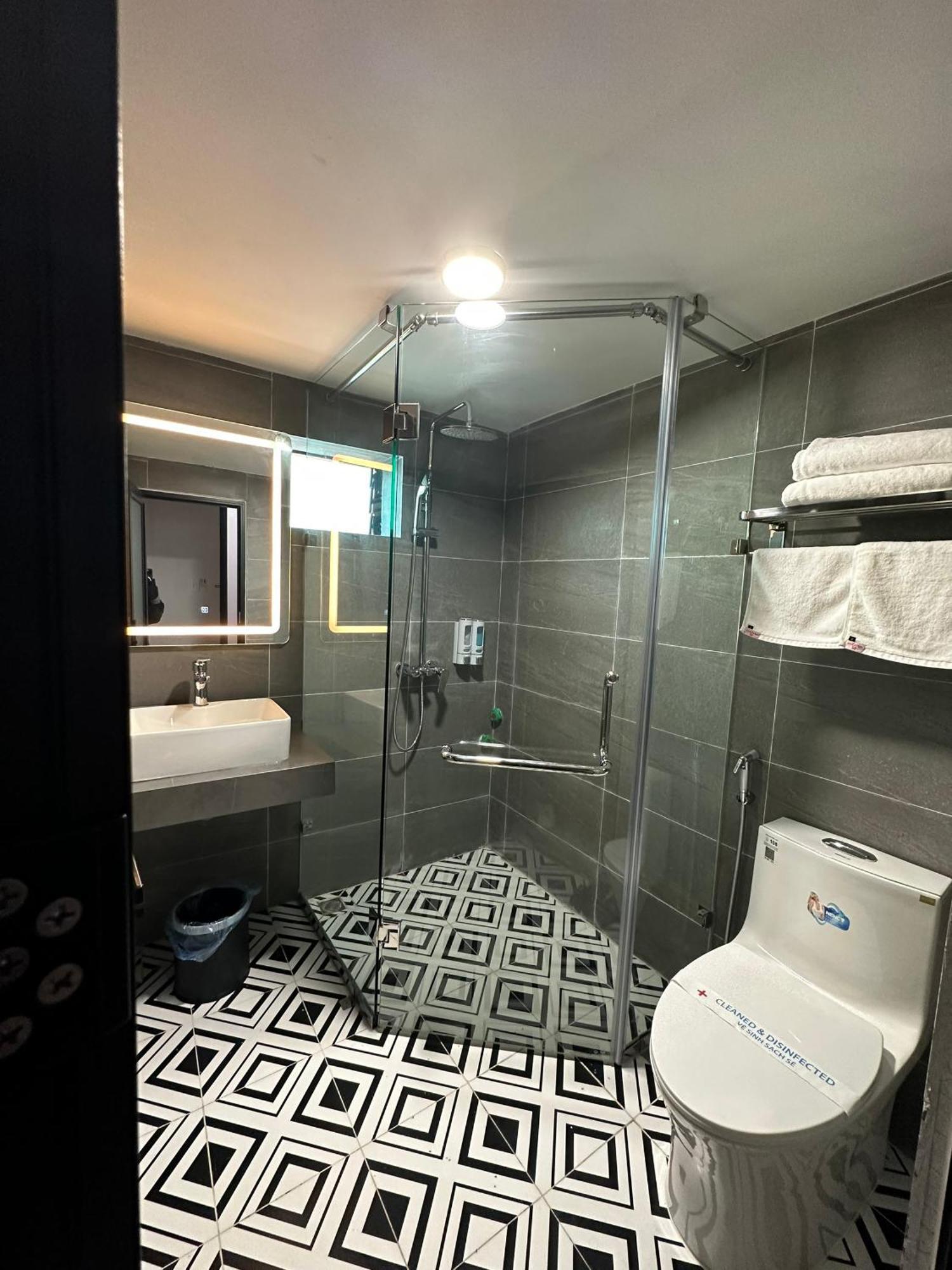 Nhat Tan Hotel Ханой Екстериор снимка